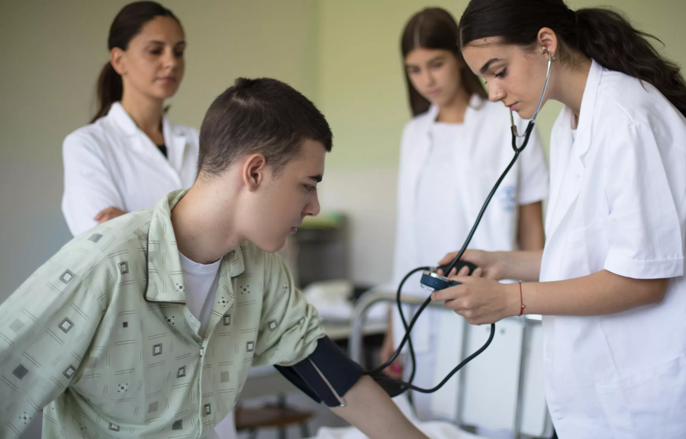 Réforme du Diplôme d’État Infirmier : une modernisation ambitieuse… mais sous tension